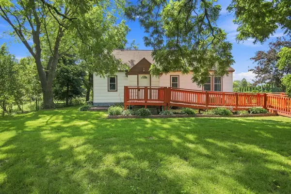 56571 220th Street, Austin, MN 55912