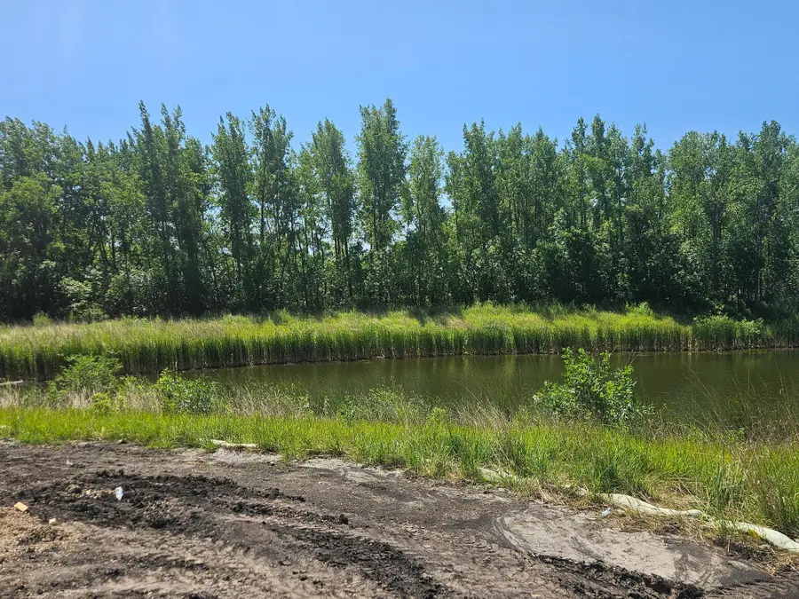 216 10th Avenue Ne, Hutchinson, MN 55350 - #3