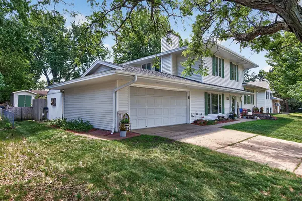 1094 Lowell Drive, Apple Valley, MN 55124
