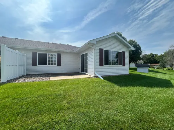 198 Cedar Cove Lane, Owatonna, MN 55060