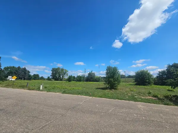 33375 Rochester Street Ne, Cambridge, MN 55008
