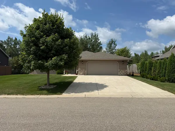 820 Willow Drive, Hutchinson, MN 55350