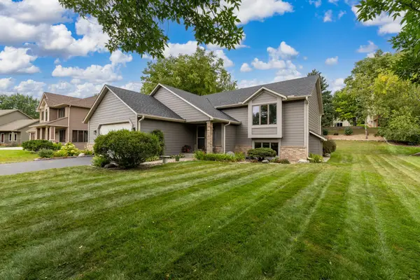 1123 Ridge Bluff Drive, Chaska, MN 55318