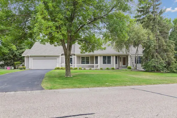 1724 Donegal Drive, Woodbury, MN 55125
