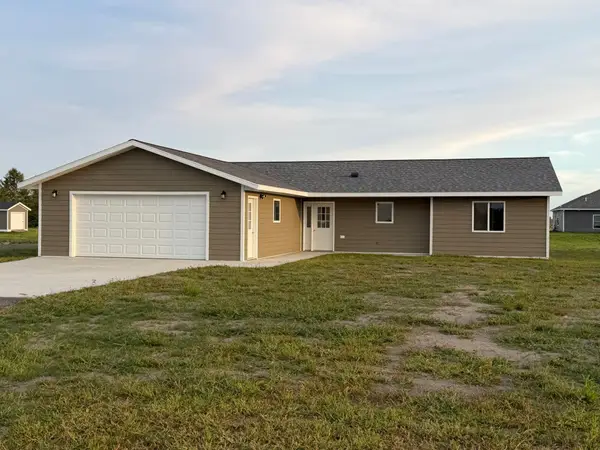 100 Oak Crest Blvd, Roseau, MN 56751
