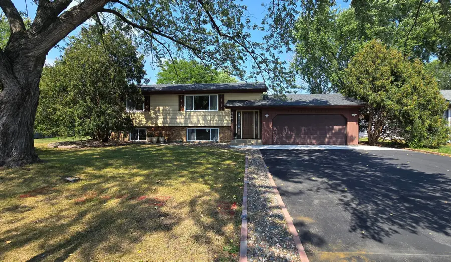 2641 Ridge Lane, Mounds View, MN 55112 - #2