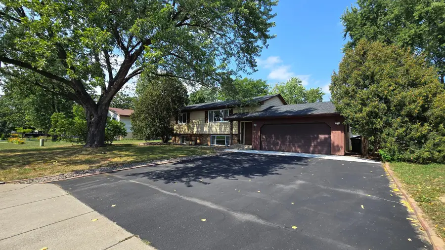 2641 Ridge Lane, Mounds View, MN 55112 - #3