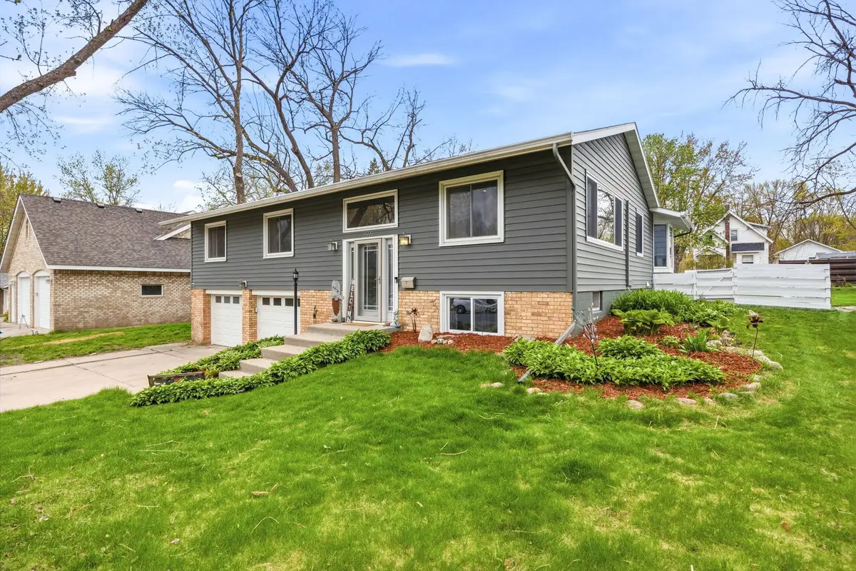 565 3rd Avenue Sw, Hutchinson, MN 55350 - #1
