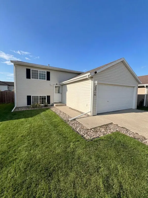 3016 32nd Avenue S, Moorhead, MN 56560
