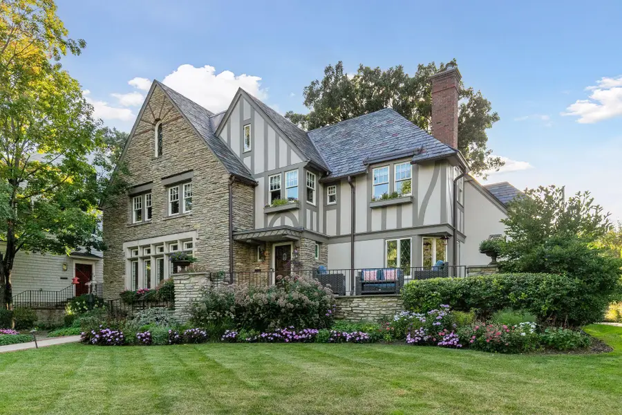 2116 W Lake Of The Isles Parkway, Minneapolis, MN 55405 - #2