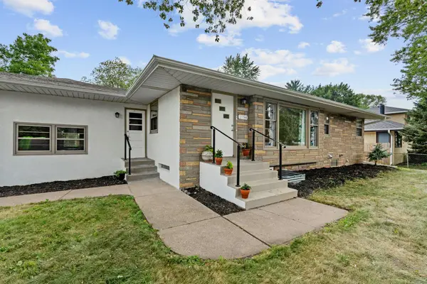 2754 Hamline Avenue N, Roseville, MN 55113