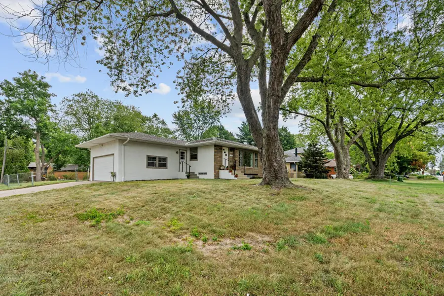 2754 Hamline Avenue N, Roseville, MN 55113 - #2