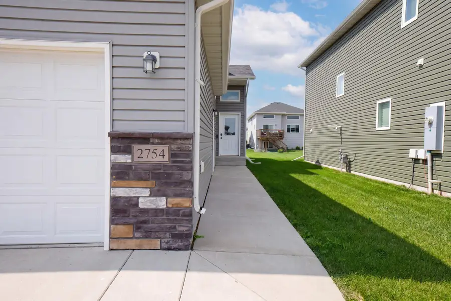 2754 10th Street W, West Fargo, ND 58078 - #2