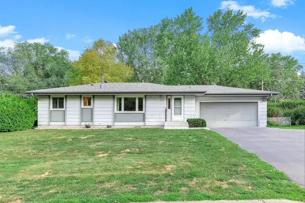 104 Meadow Circle N, Burnsville, MN 55337