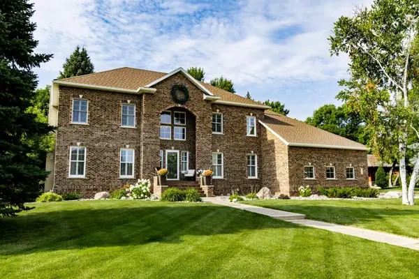 461 20th Avenue E, West Fargo, ND 58078