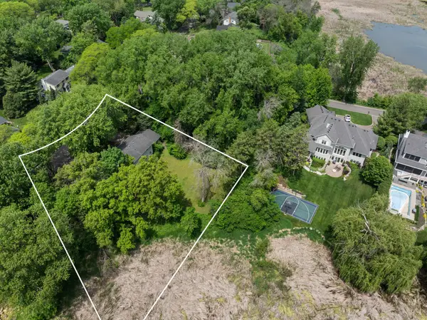 355 Margaret Circle, Wayzata, MN 55391