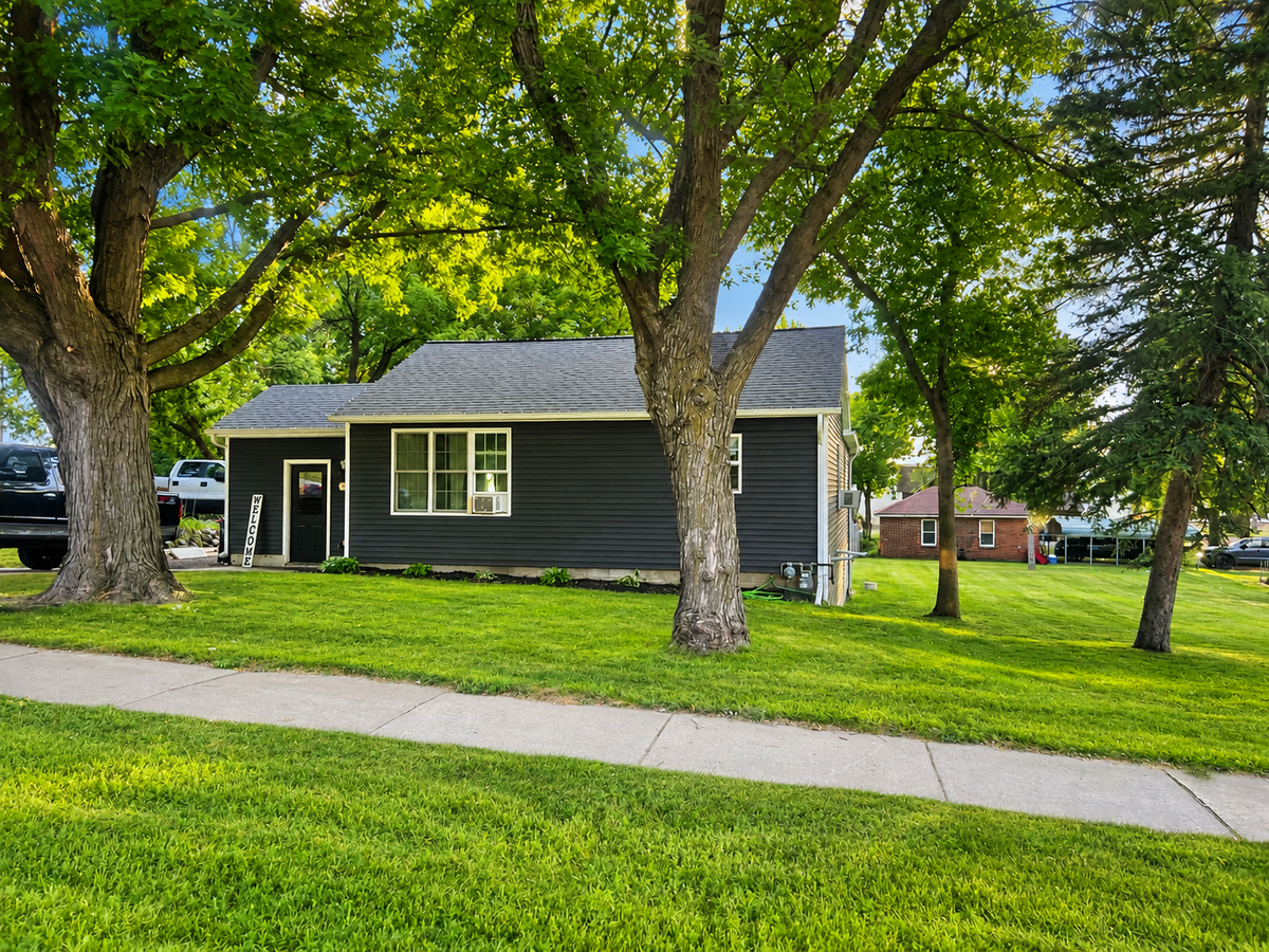 1052 Miller Avenue, Windom, MN 56101 - #1