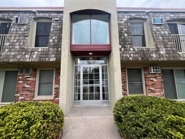 907 11th Avenue S #7, Hopkins, MN 55343