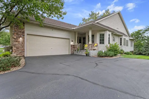 339 Summer Place E, Maplewood, MN 55117