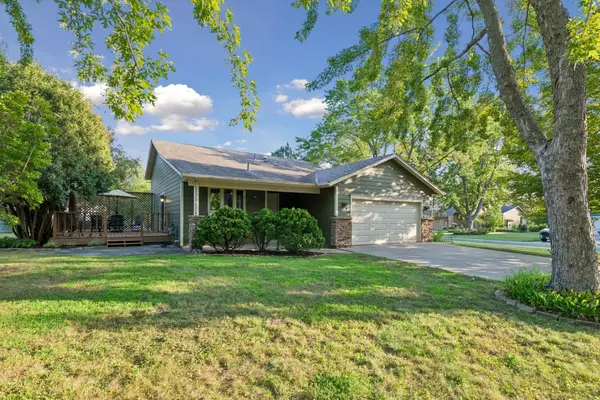 951 Redwing Court, Chanhassen, MN 55317