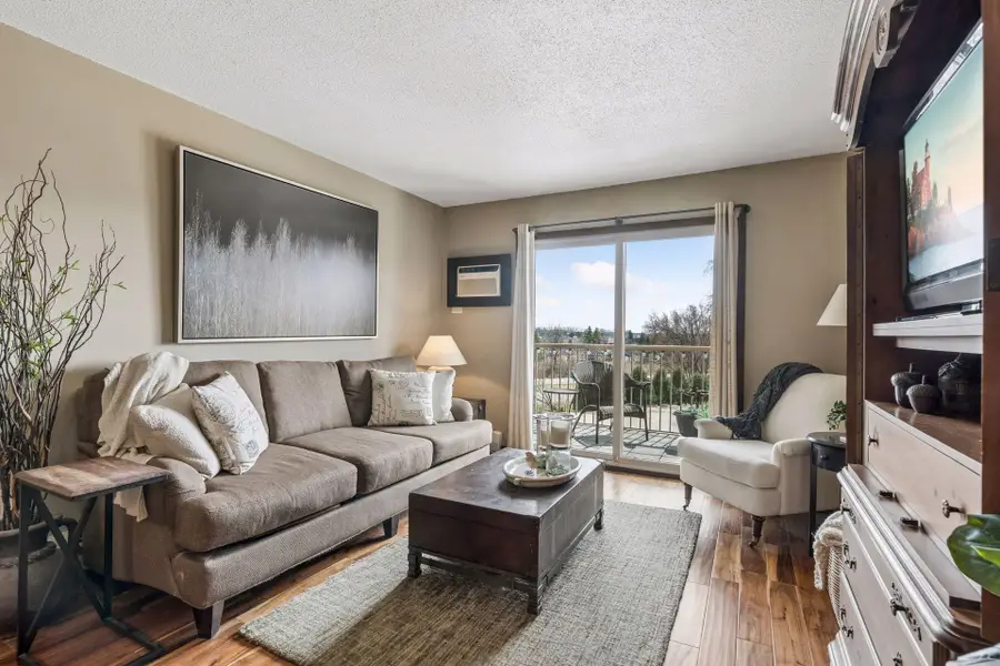3155 Old Highway 8 #306, Roseville, MN 55418 - #2