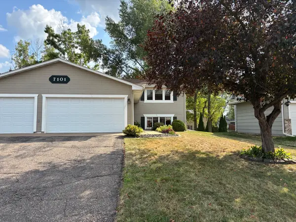 7101 Upper 17th Street N, Oakdale, MN 55128