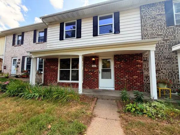 868 Wescott Square, Eagan, MN 55123