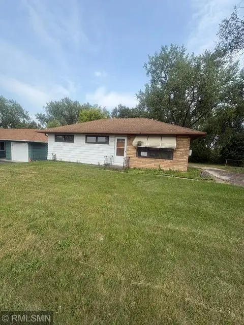 2594 Fairview Avenue N, Roseville, MN 55113