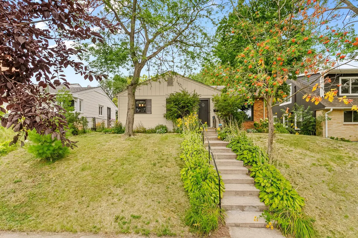 2510 Vincent Avenue N, Minneapolis, MN 55411 - #1