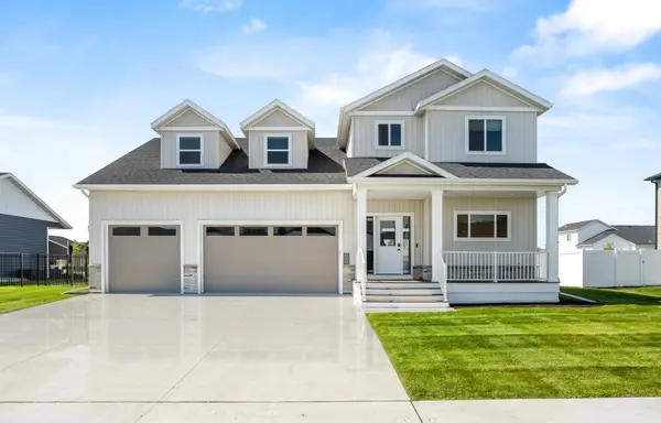 7469 Claire Drive S, Fargo, ND 58104