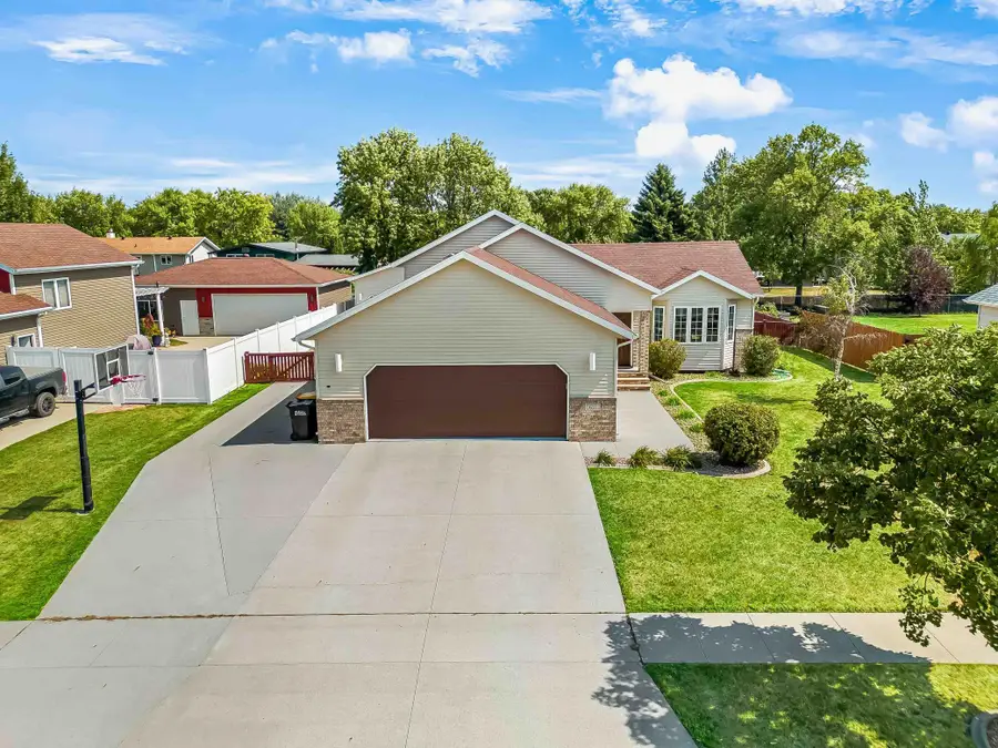 611 11th Street W, West Fargo, ND 58078 - #2