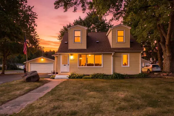 1474 Burke Avenue E, Maplewood, MN 55109