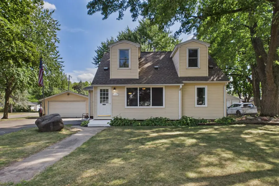 1474 Burke Avenue E, Maplewood, MN 55109 - #2