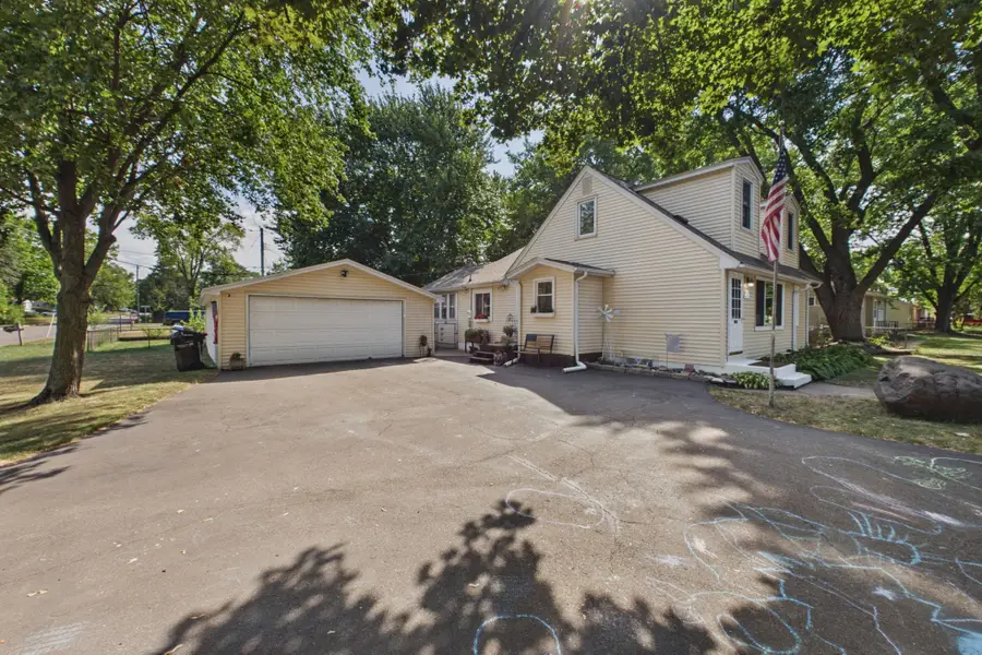 1474 Burke Avenue E, Maplewood, MN 55109 - #3