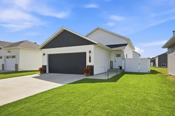 7223 27th Street S, Fargo, ND 58104