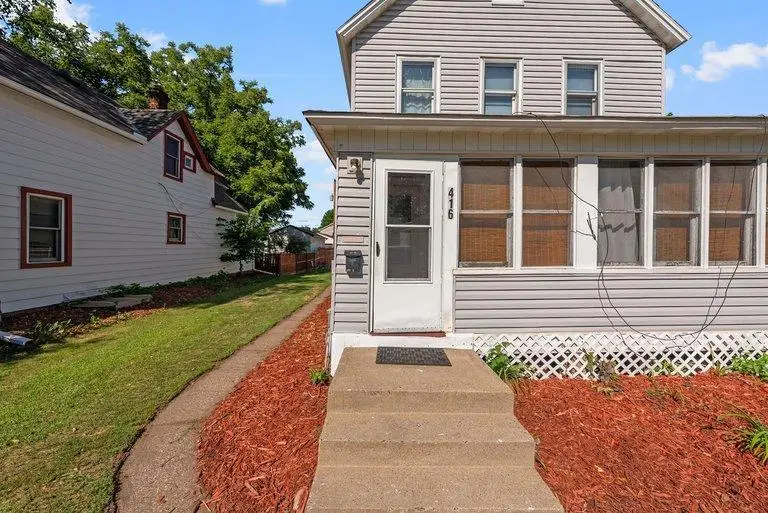 416 4th Avenue S, South Saint Paul, MN 55075 - #1