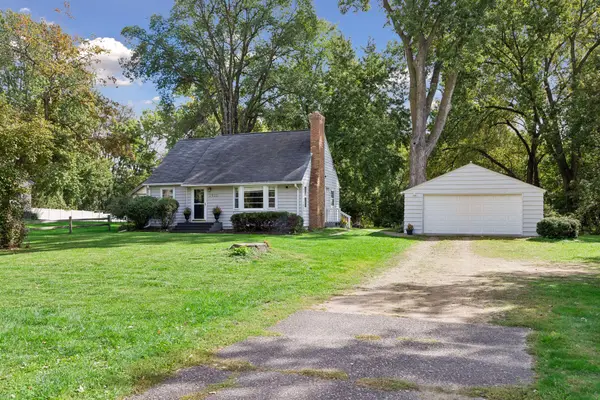 2922 Old Highway 8, Roseville, MN 55113