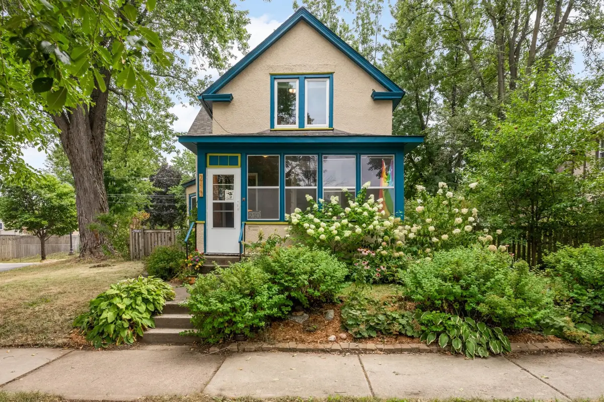 210 Sidney Street W, Saint Paul, MN 55107 - #1