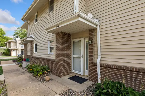 942 E Travelers Trail #58, Burnsville, MN 55337