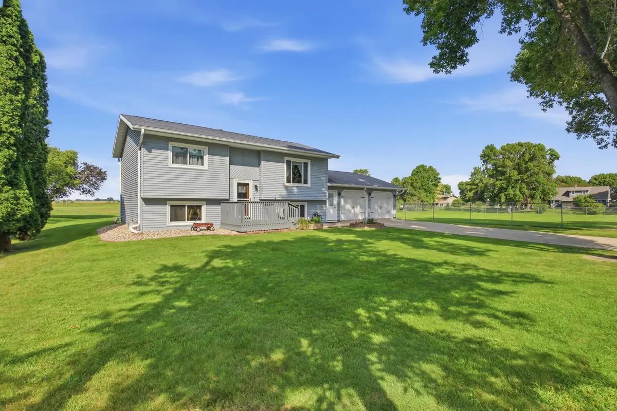 2004 25th Street Sw, Willmar, MN 56201 - #1