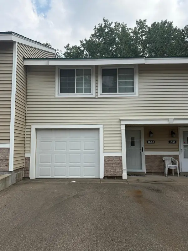 1642 River Bluff Court #105, Eagan, MN 55121