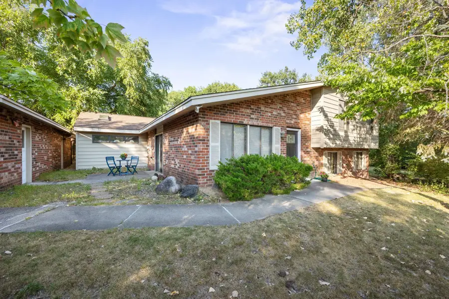 2241 Country Lane, Minnetonka, MN 55305 - #2