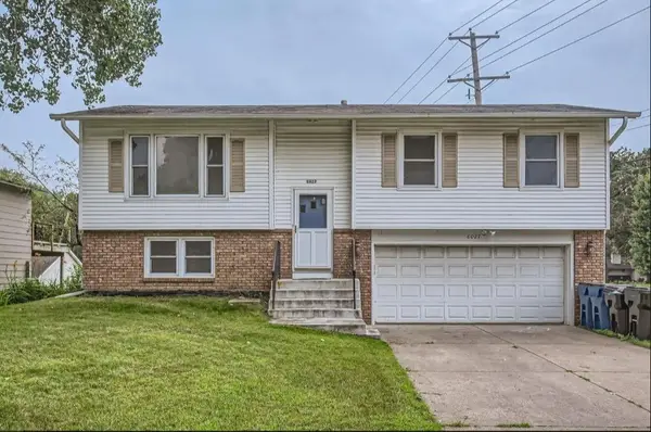 8027 Fairmont Circle Ne, Fridley, MN 55432