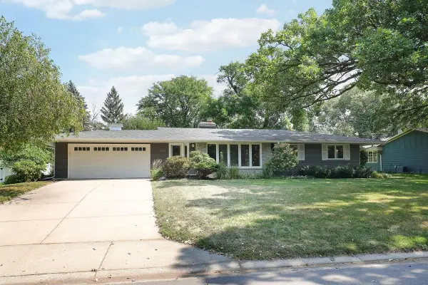 2430 Vale Crest Road, Golden Valley, MN 55422
