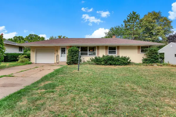 2801 Galtier Street, Roseville, MN 55113