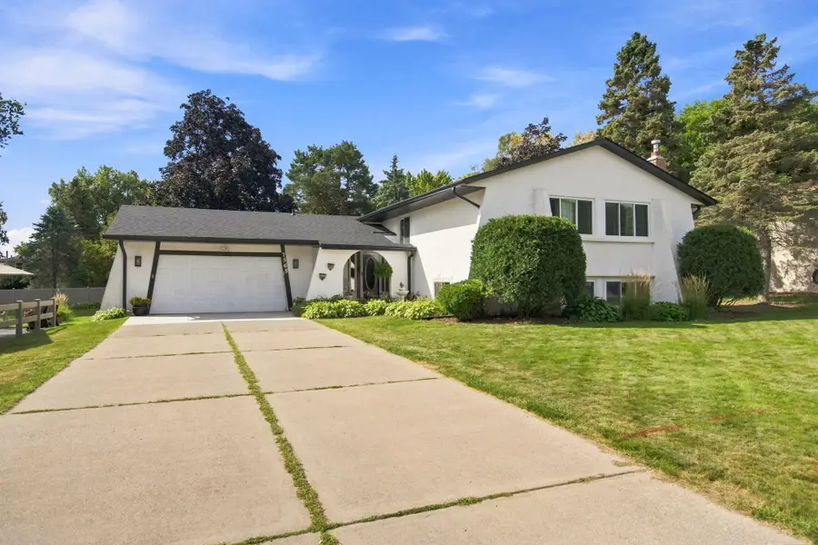 7565 Paul Road, Woodbury, MN 55125 - #2