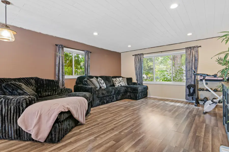 727 Shumway Street S, Shakopee, MN 55379 - #3
