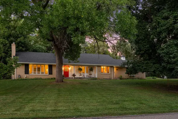 4730 Fairhills Road E, Minnetonka, MN 55345