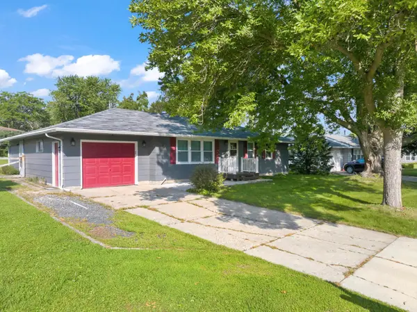 1006 Elmhill Drive, Albert Lea, MN 56007