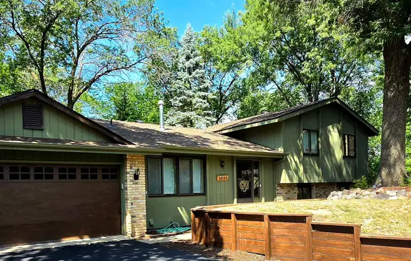 12123 Red Oak Court S, Burnsville, MN 55337